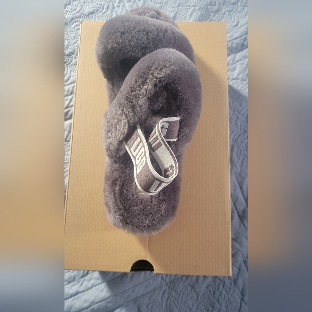 Size 10 ugg slippers